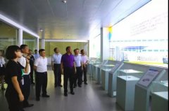 新疆若羌縣委副書記、縣長艾山江帶領考察團走